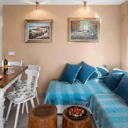 בית נופש Aurora By Interhome Loborika