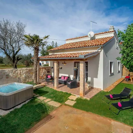 Aurora By Interhome בית נופש