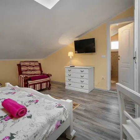 Aurora By Interhome *